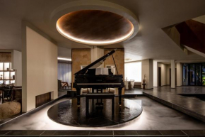 Shangri-La's Three Seasons Resort & Hotel